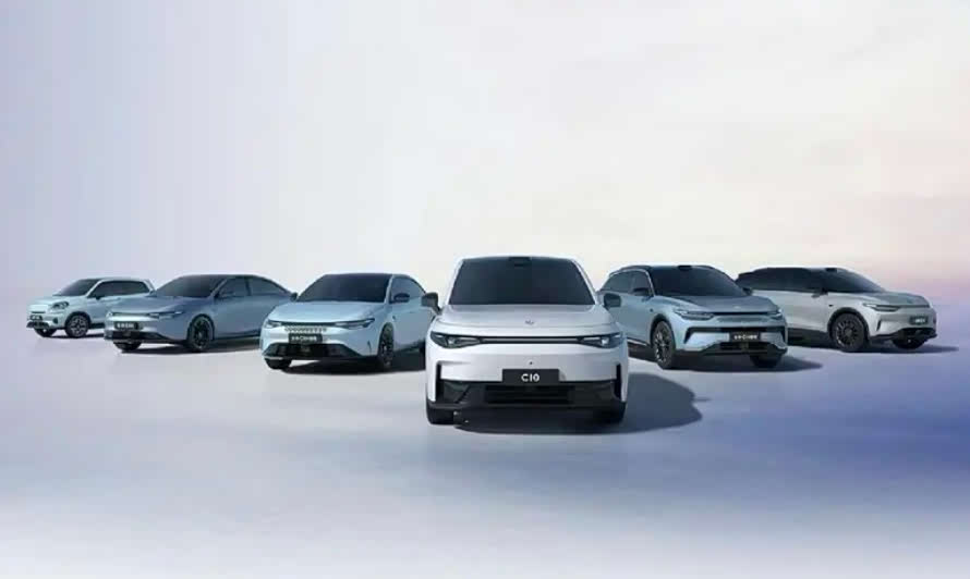 零跑C10累计交付破15万台，爆款实力印证，市场地位持续稳固