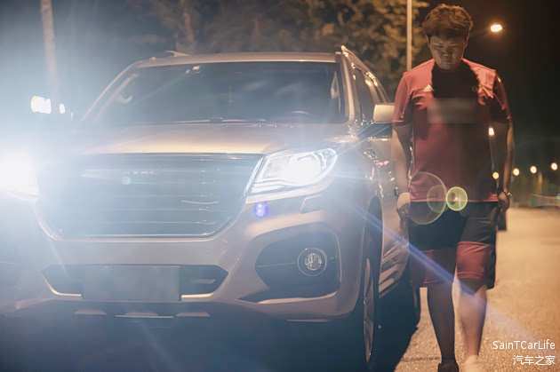 Hello，大家好！我是四少爷，平时主要负责平台测试车的照片拍摄和基本的测评。