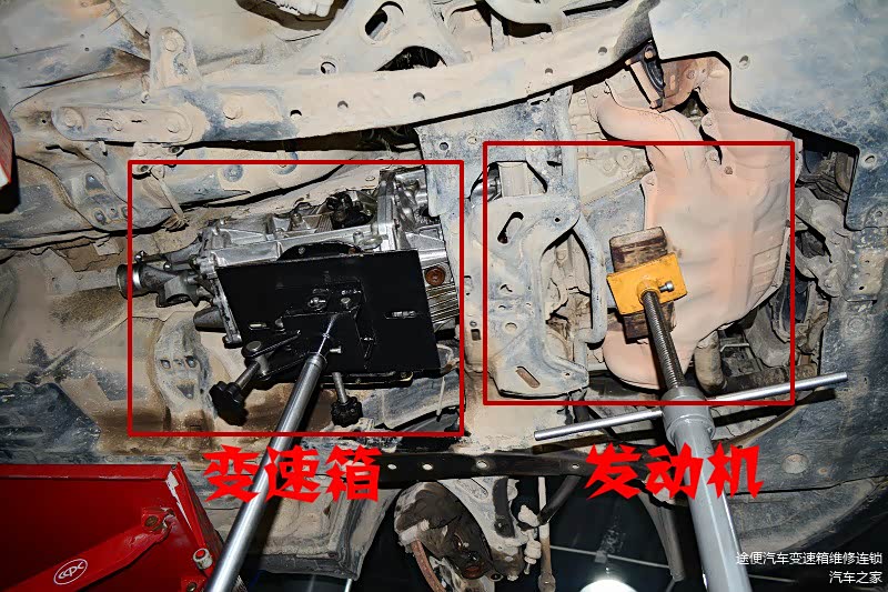 拆卸好相连线束后，先将斯巴鲁森林人发动机和变速箱支起来，防止变速箱掉落。