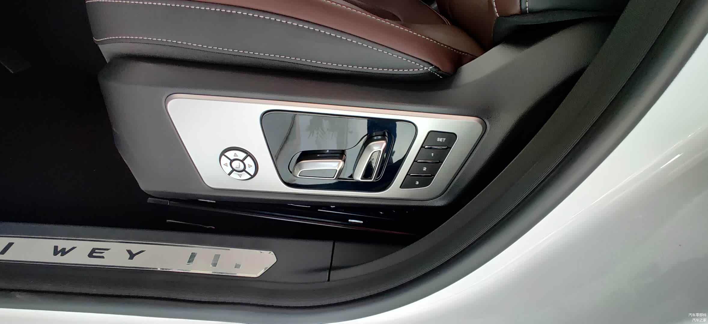 电动座椅，带三组记忆功能