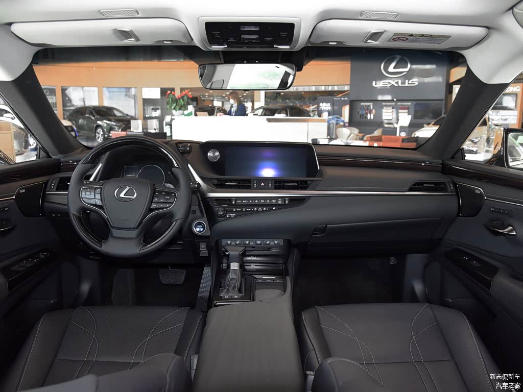 配图为2020款 300h 行政版