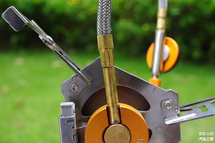 铜材质耐氧化能力不错的，适用这么多年，只是有轻微发黑痕迹。