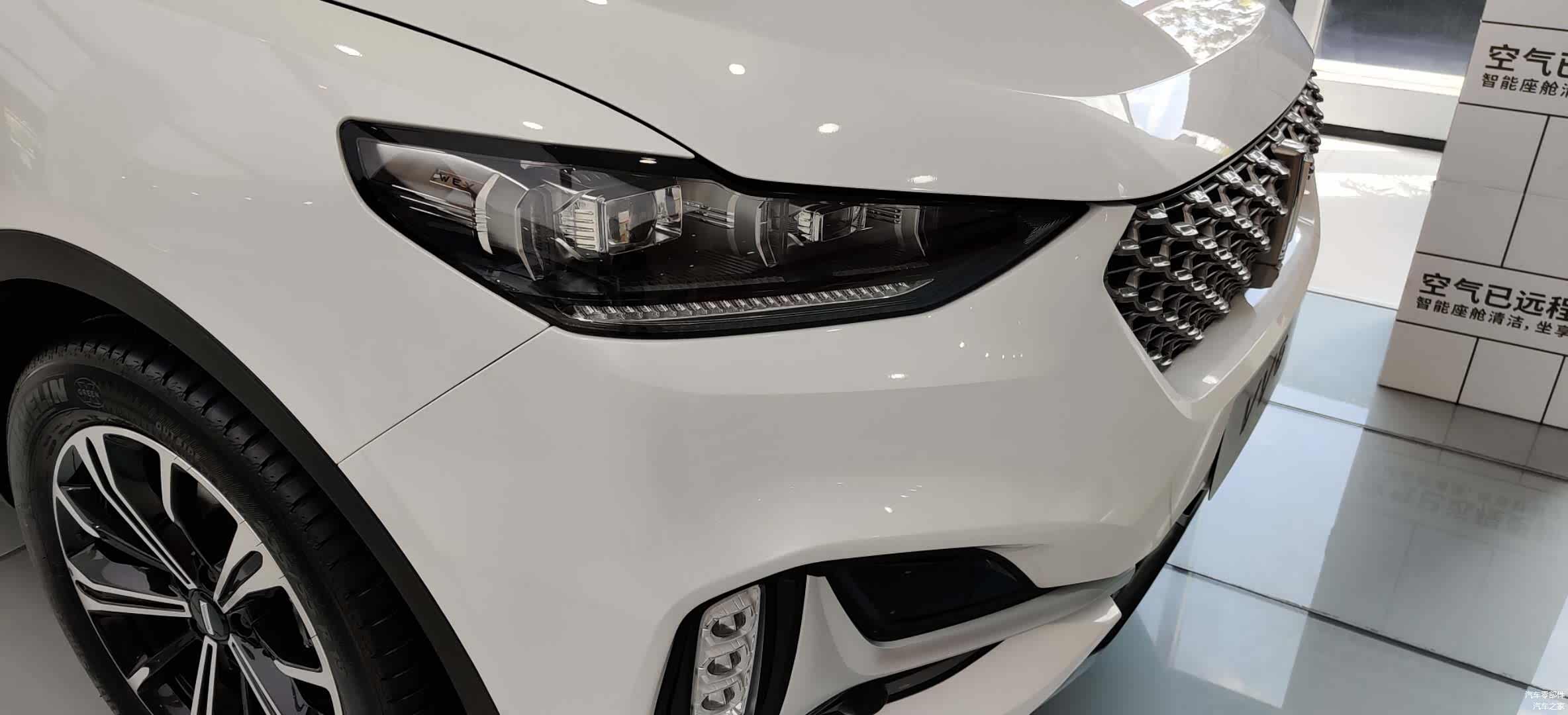 前脸与VV7一样体现了家族特色、注意看灯的细节，处理很用心