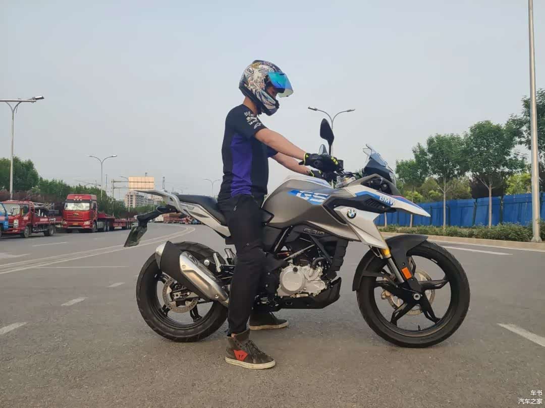 站立姿态全脚掌着地