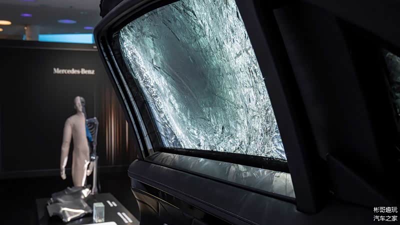 连个碎玻璃都没有，厉害！