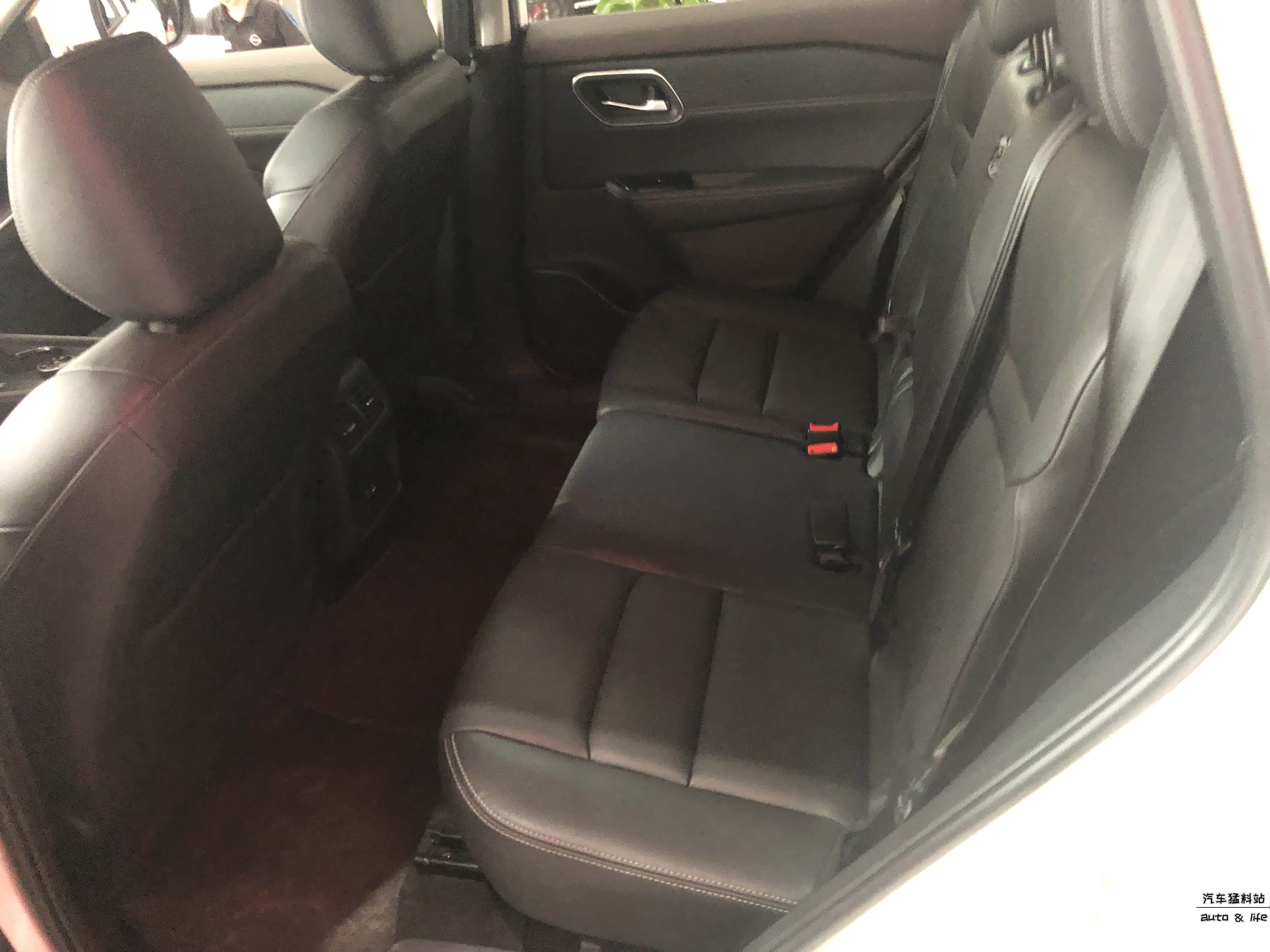 忘了拍前座椅了……