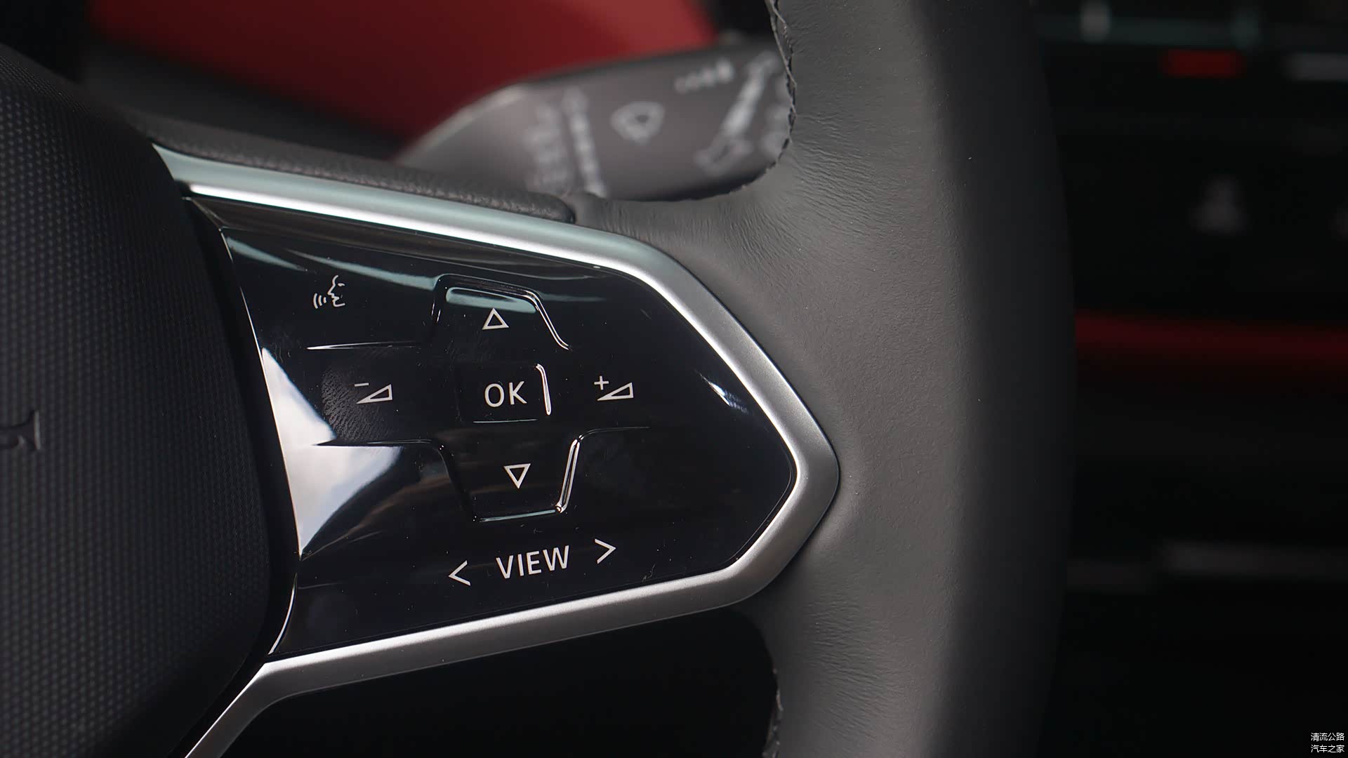 Gen2 MOD方向盘，看起来像实体按键，其实是触控的