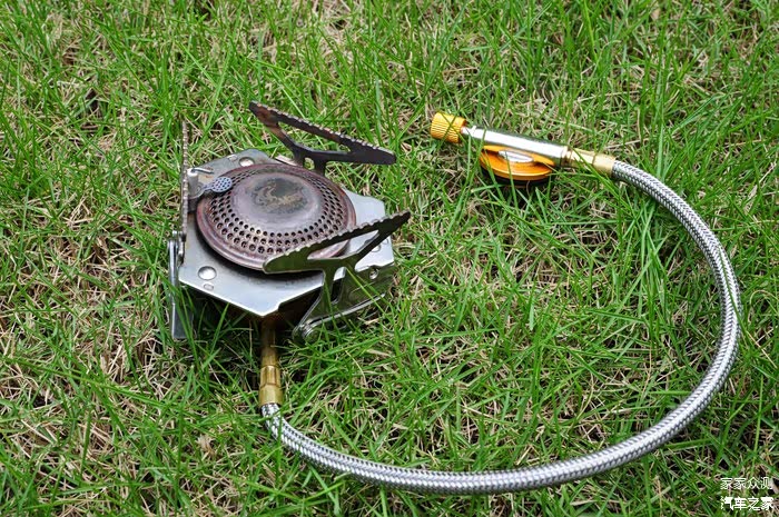 收纳状态下，气管缠绕在炉具上。使用时，解开缠绕就可以了。