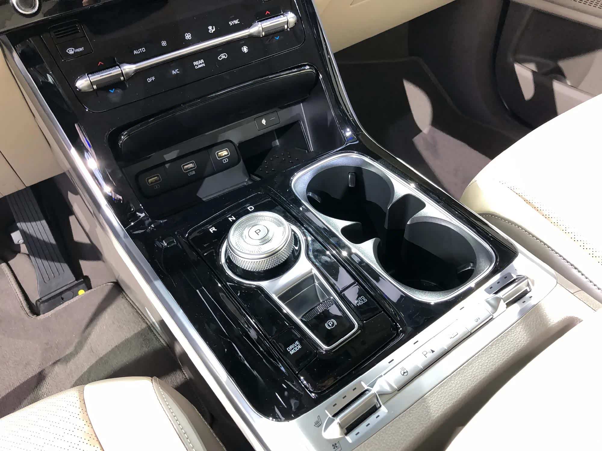 全新起亚Carnival“嘉华”