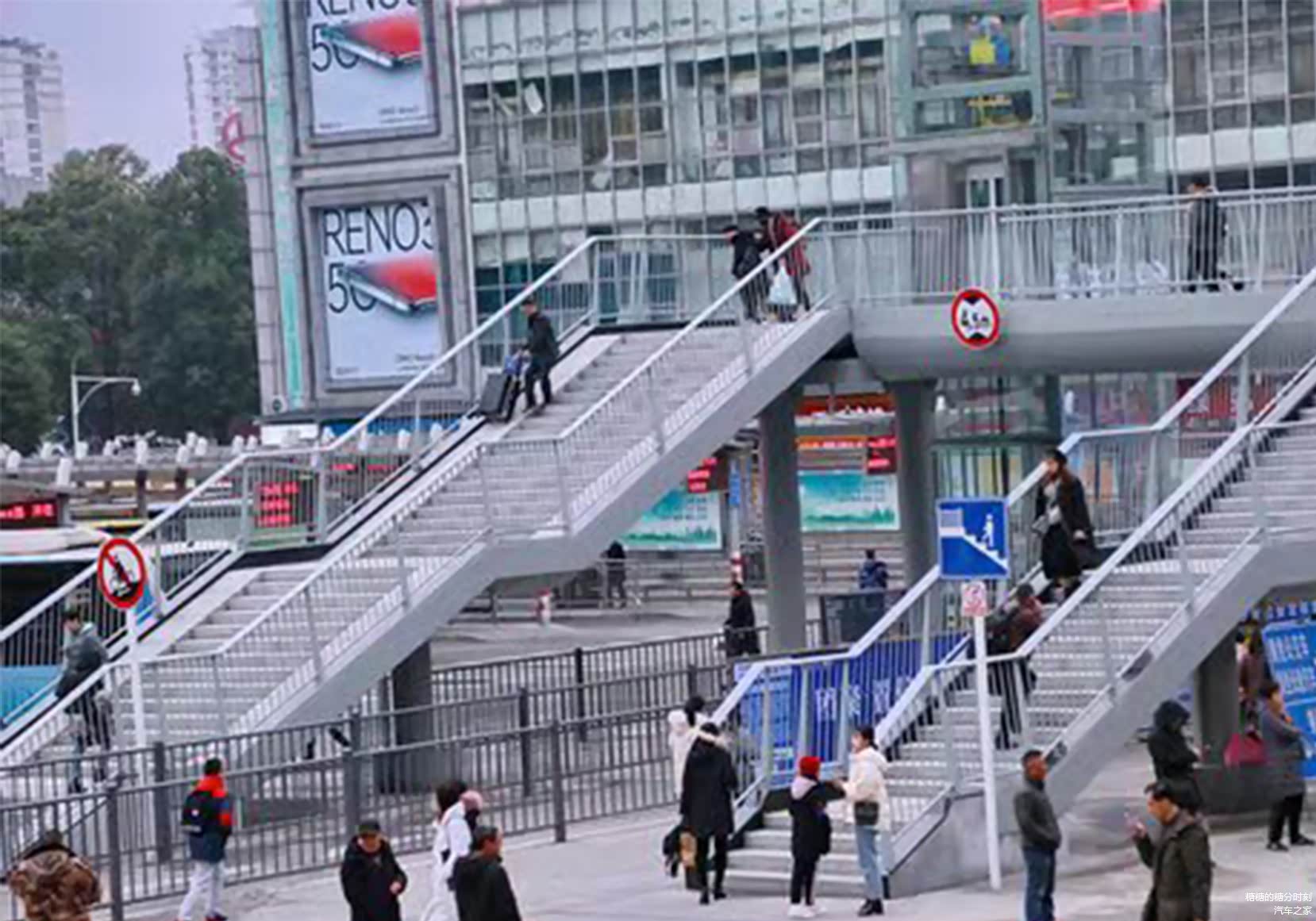 绵阳火车客站人行天桥