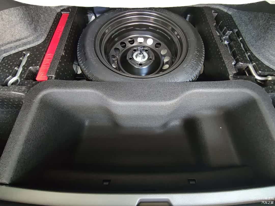 混动版凌派后备厢