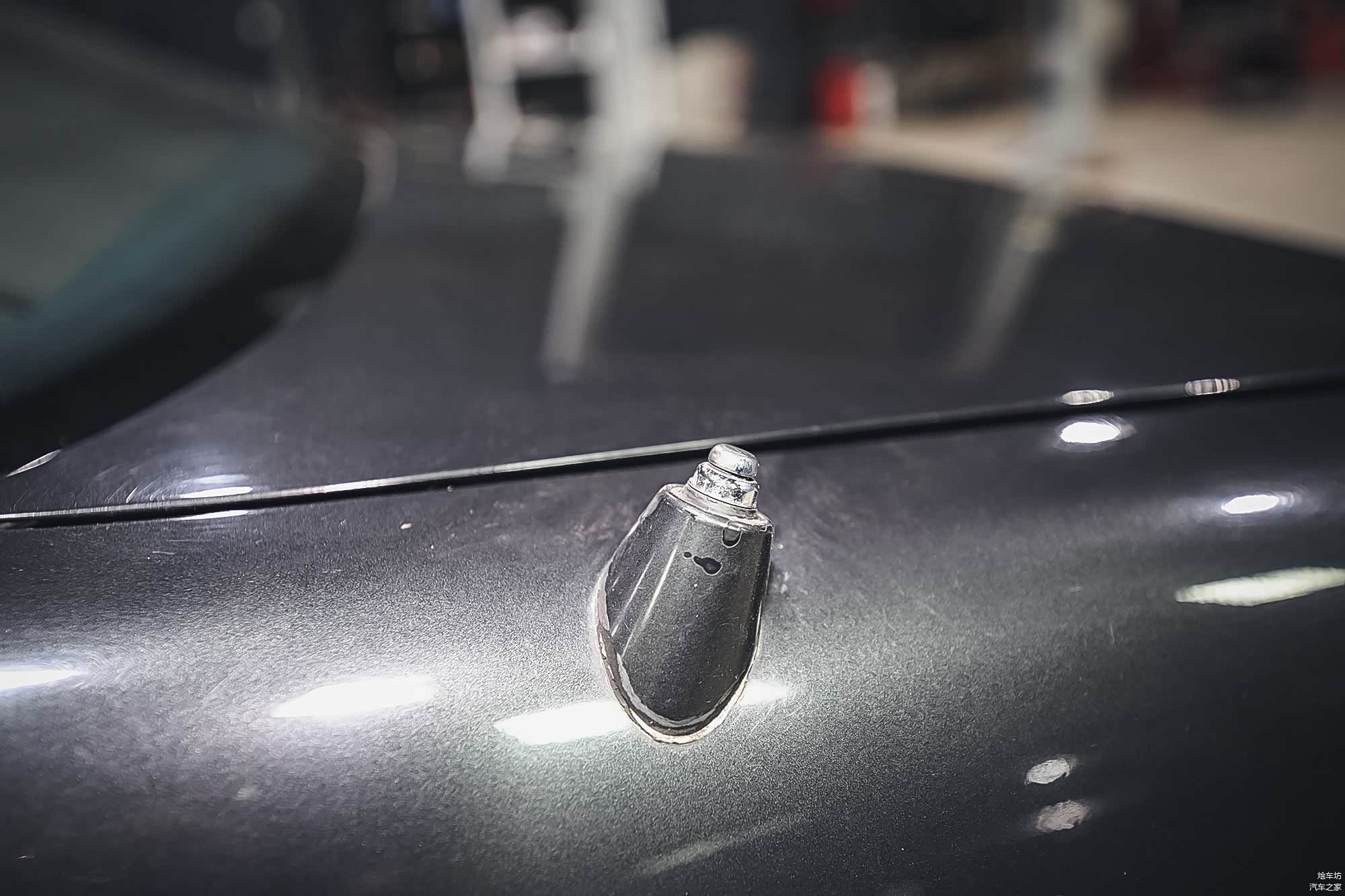 这种天线也很有时代特点，想起了当年半导体那种长长的天线。