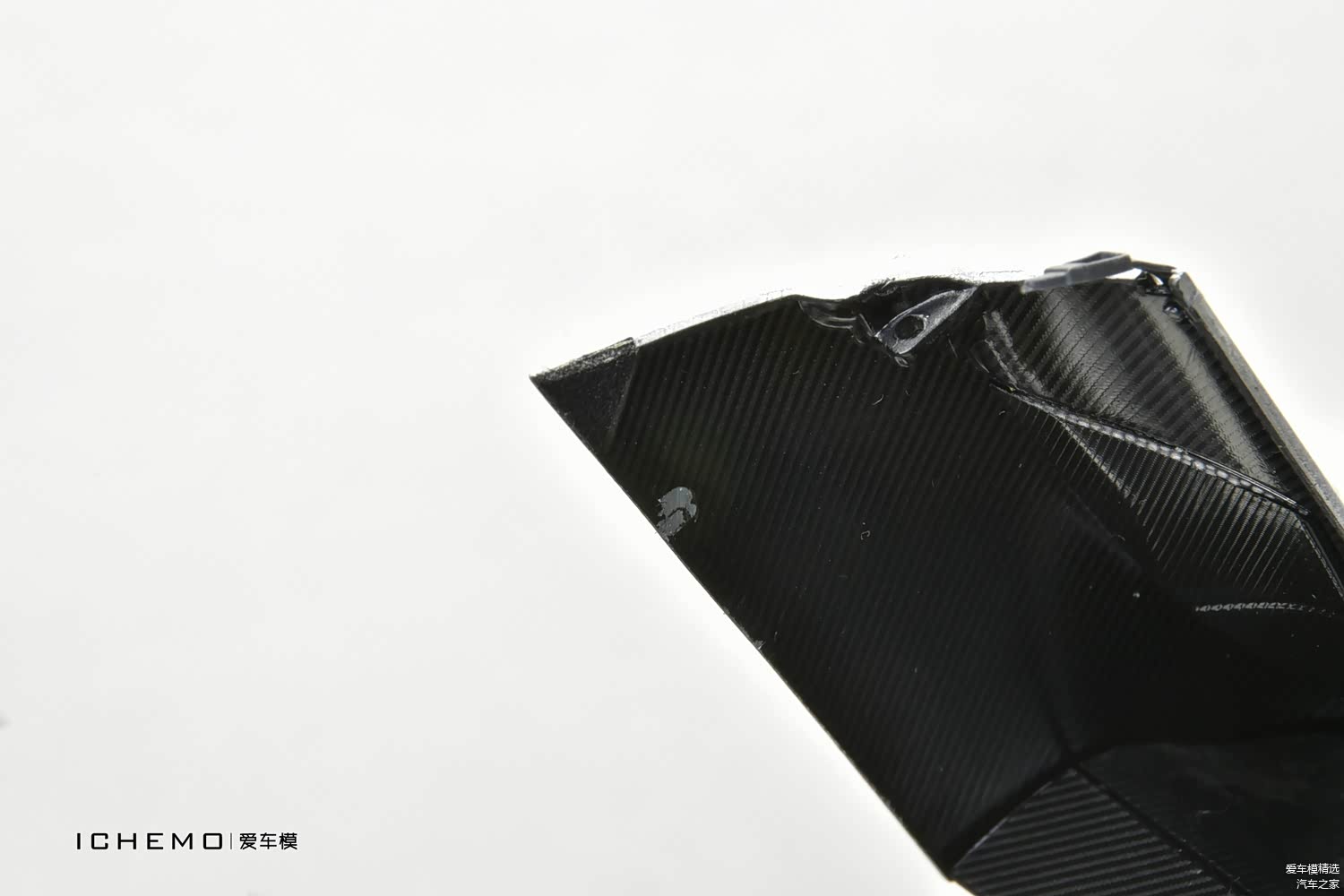 参考图：AUTOart 黑盒 Huayra