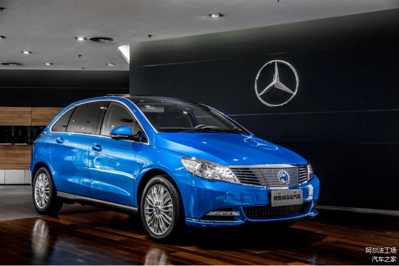 腾势在奔驰店销售，来源：国际在线