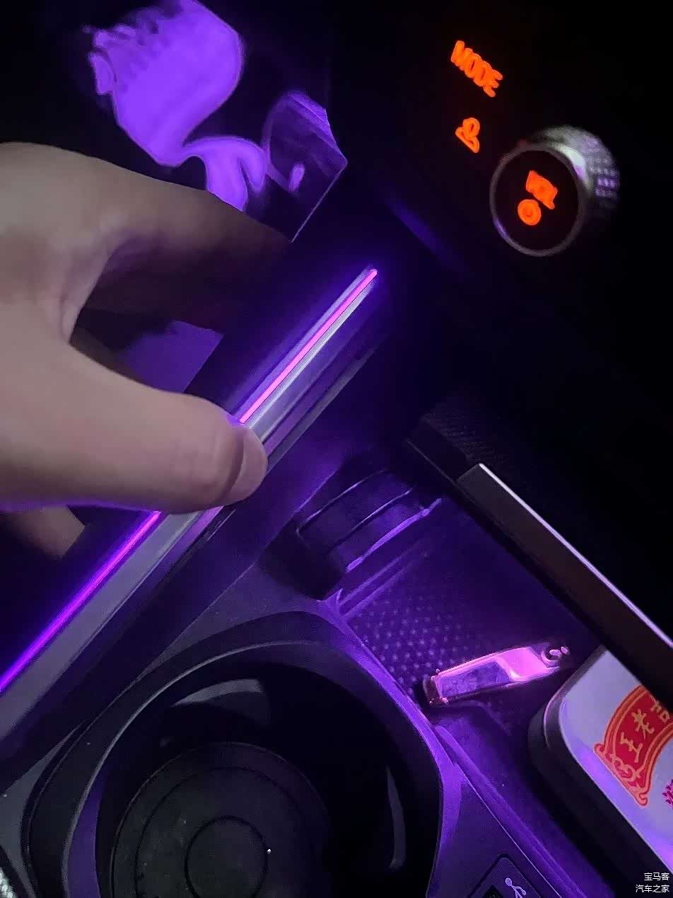 改装的马鞍灯松动了，拆开以后发现底座的卡扣已经断了