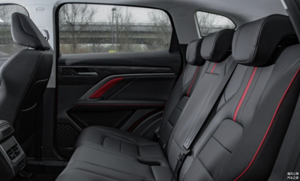 轴距为2680毫米，相较于第三代H6车型略短，但空间可满足日常家用