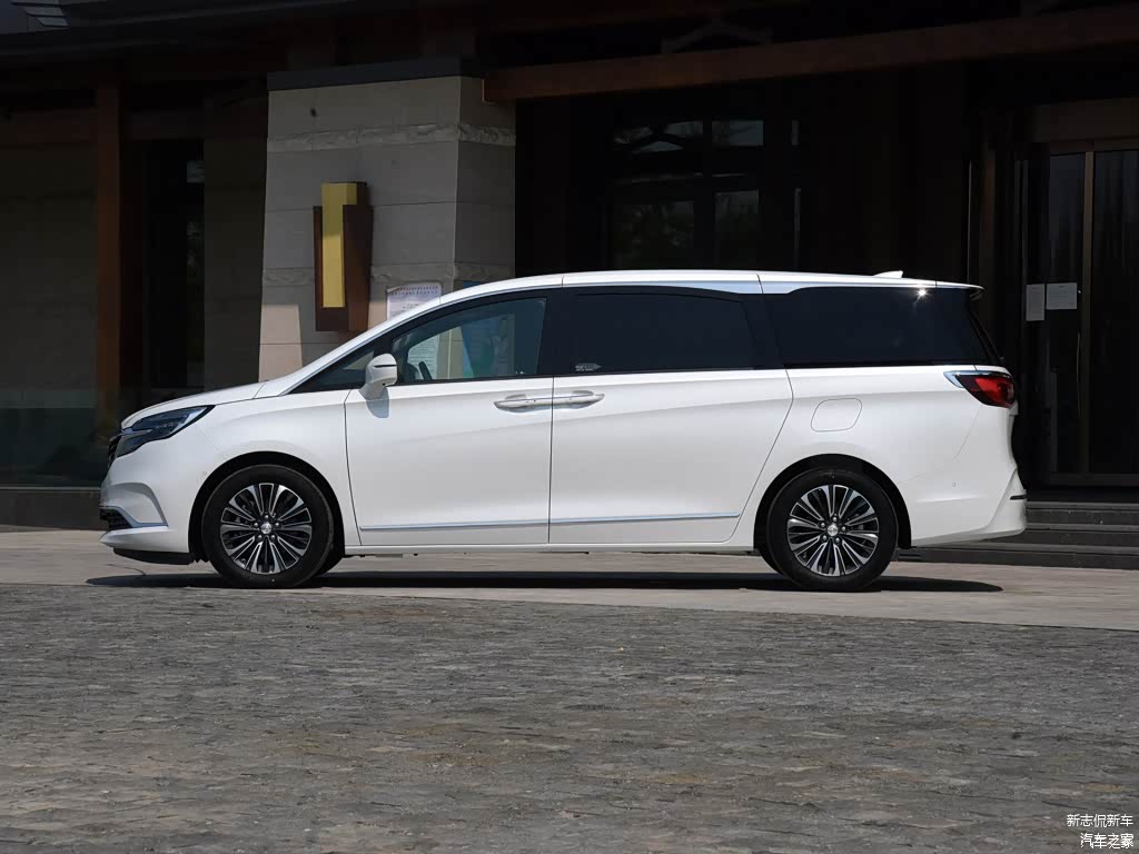 配图为ES陆尊 653T 旗舰型