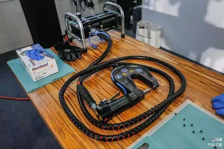 钣金部门配备的胶粘铆接工具