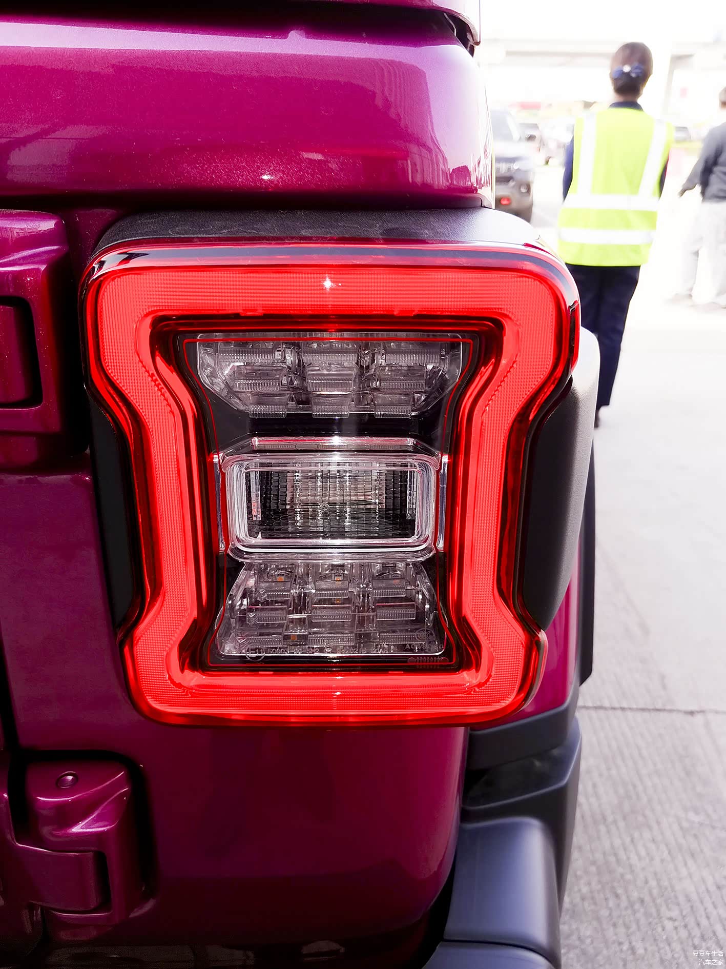 后LED尾灯组合，很漂亮的尾灯组。