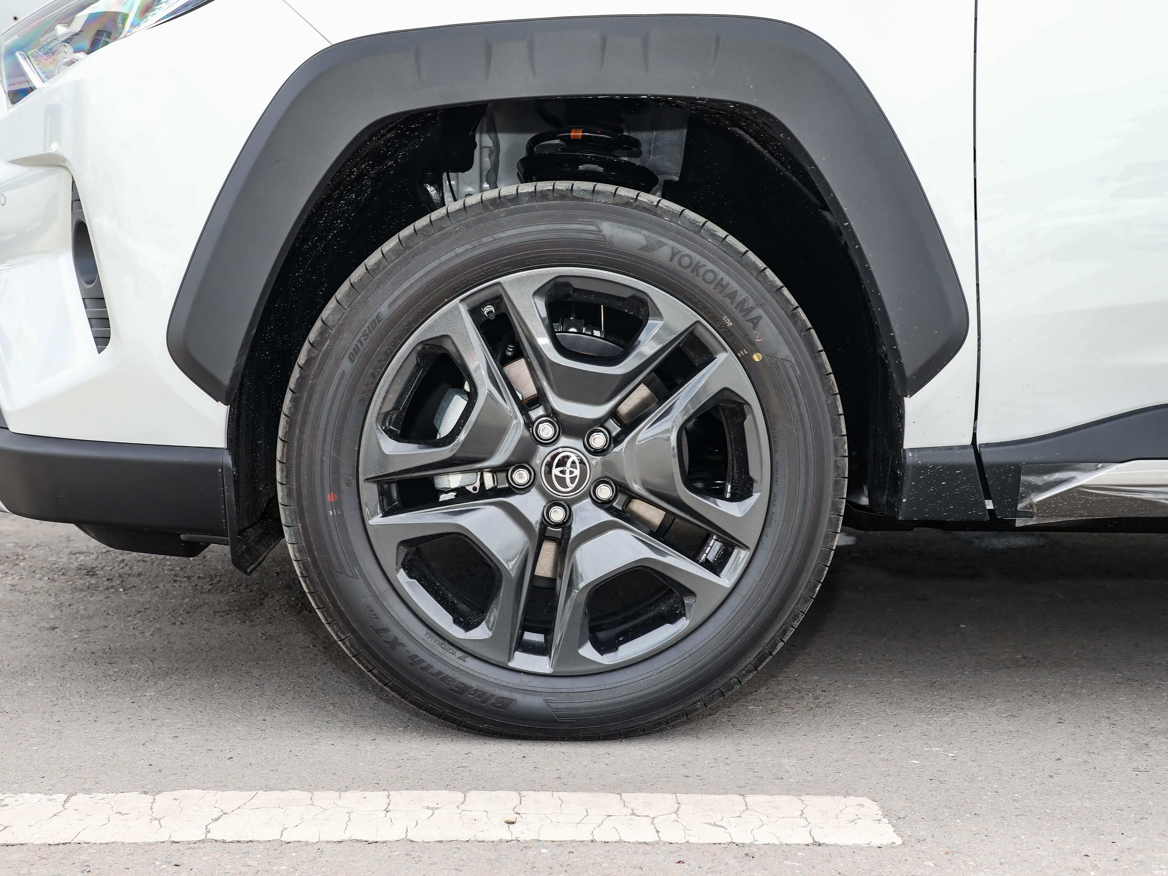 RAV4荣放越野外观套件/引自汽车之家图库