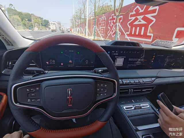 （这个内饰配色也是真的丑，还得是灰米色好看）
