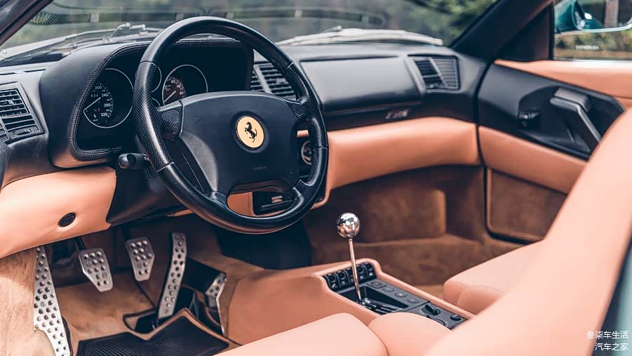 经典而高贵的内饰设计