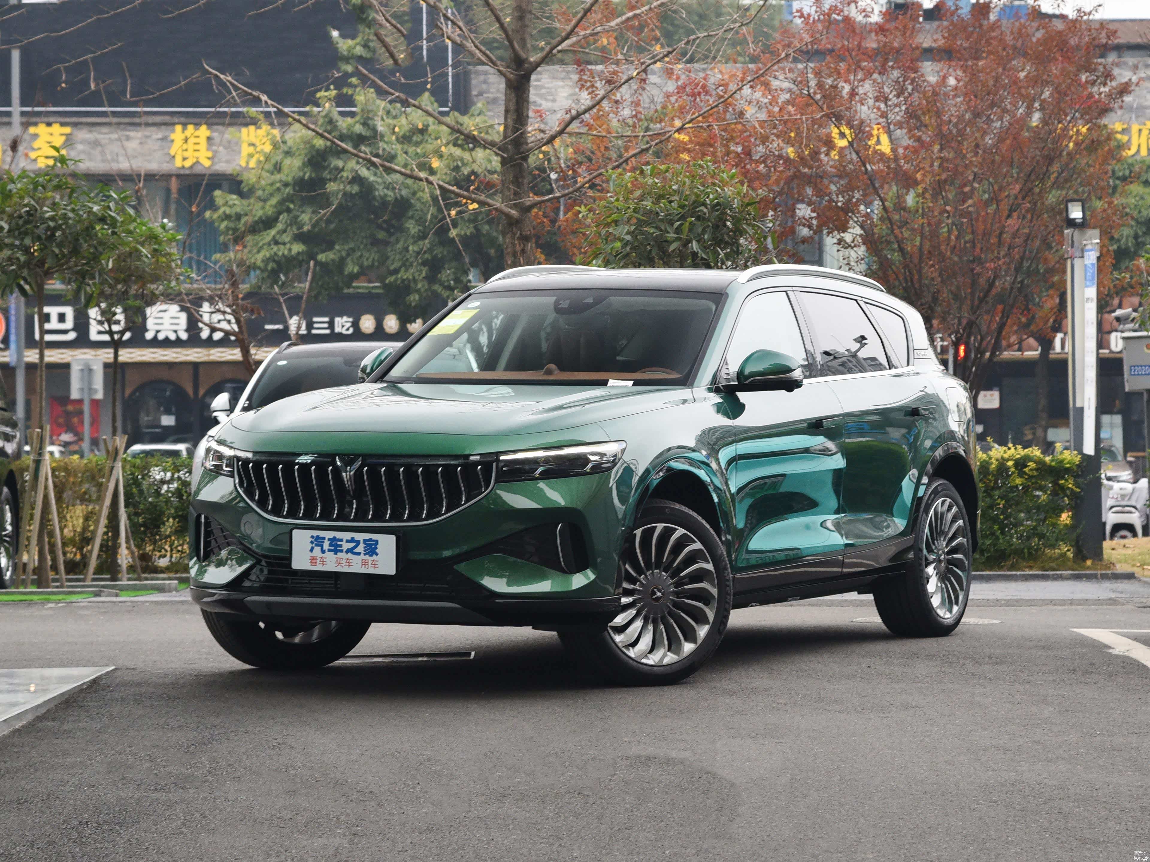 岚图汽车-岚图FREE 2023款 四驱超长续航增程版 指导价：33.36万/引自汽车之家图库