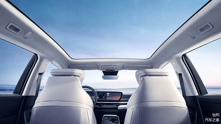 别克ELECTRA E4 全景天幕，玻璃采光面积达到1.2m²