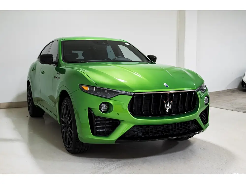 新款玛莎拉蒂levante海外版,绿色车漆给人清爽的感觉