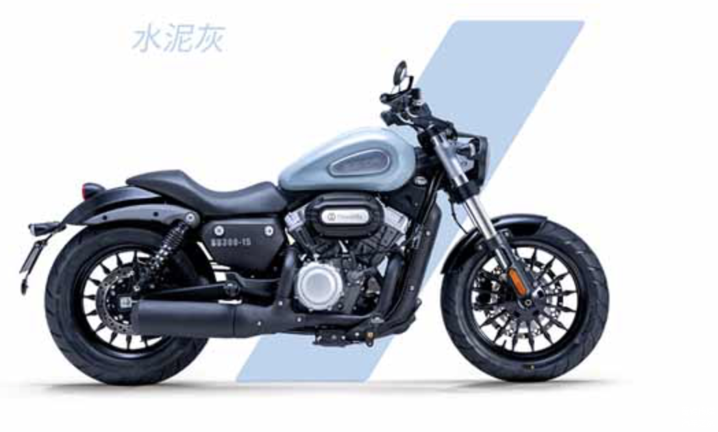 （图注：上图为钱江闪300S，下图为奔达金吉拉300）