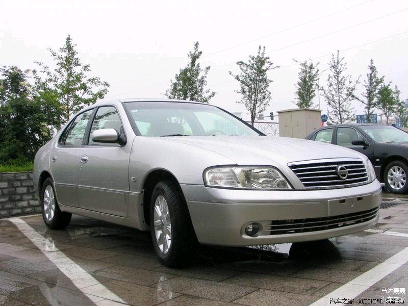 另外的就是我们今天要介绍的车型，蓝鸟经典至尊。