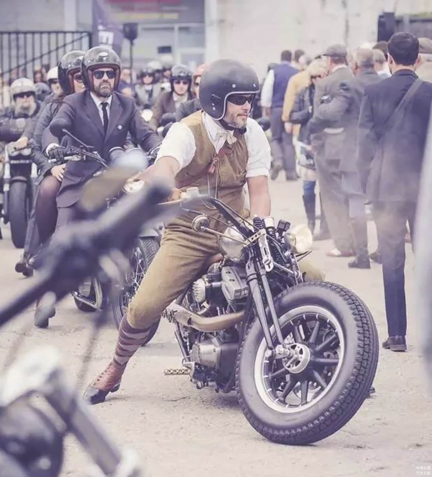 复古适合凸造型，帅就一个字