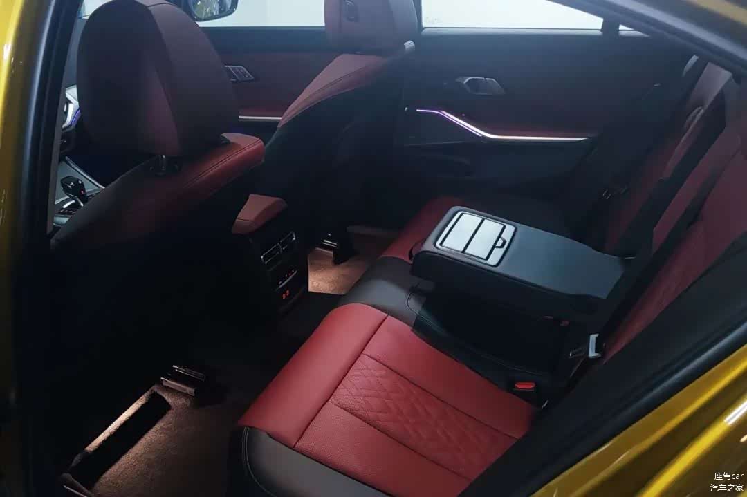 华晨宝马330i后排空间