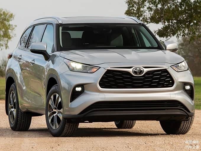 与上一代比较，新汉兰达要简约俊俏了不少，加上凶悍仿生式的前脸造型，攻击感明显了，也灵动活跃了