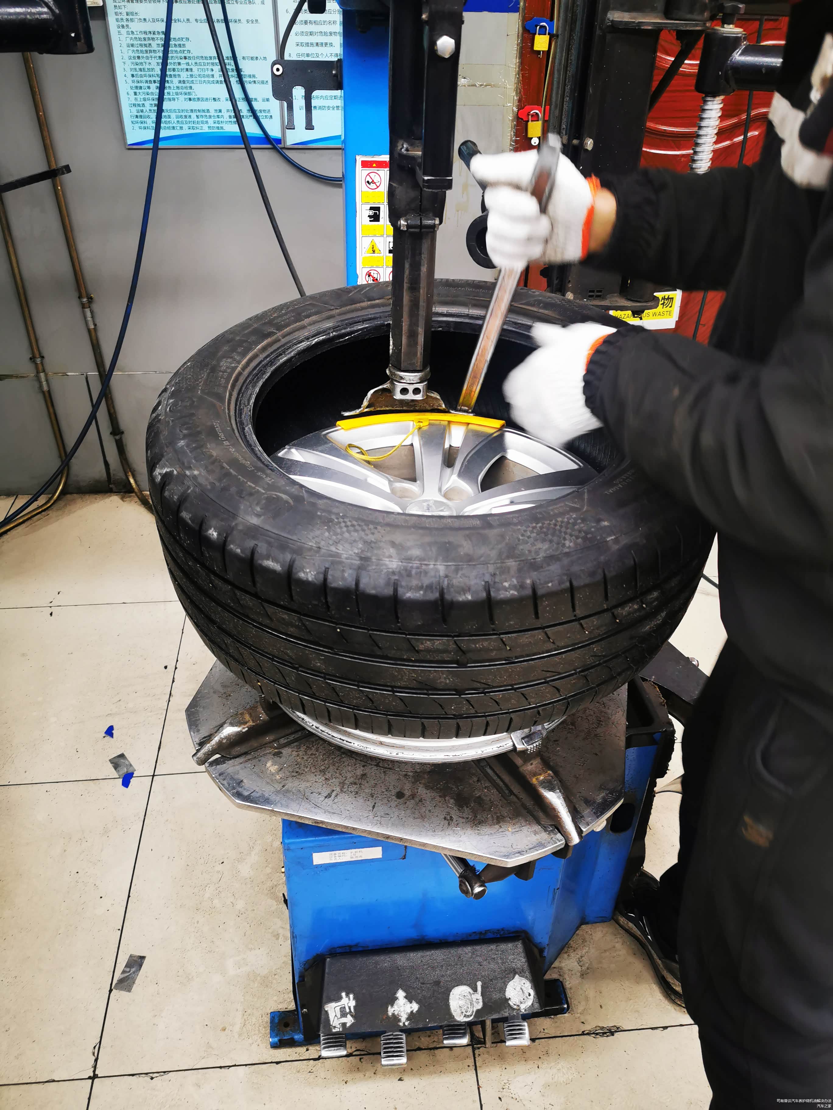 拔下轮胎，途虎补胎真的不错，我每次补的都是蘑菇钉，结实。