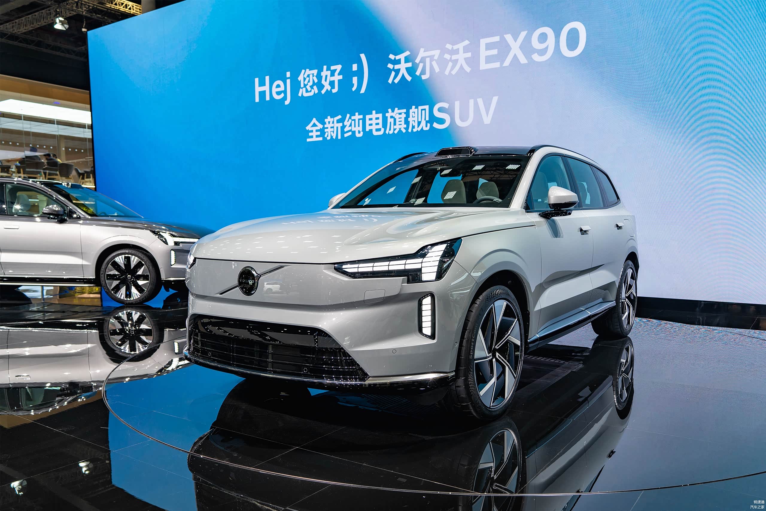 沃尔沃全新纯电旗舰SUV EX90亮相，在豪华品牌中率先搭载了Luminar激光雷达