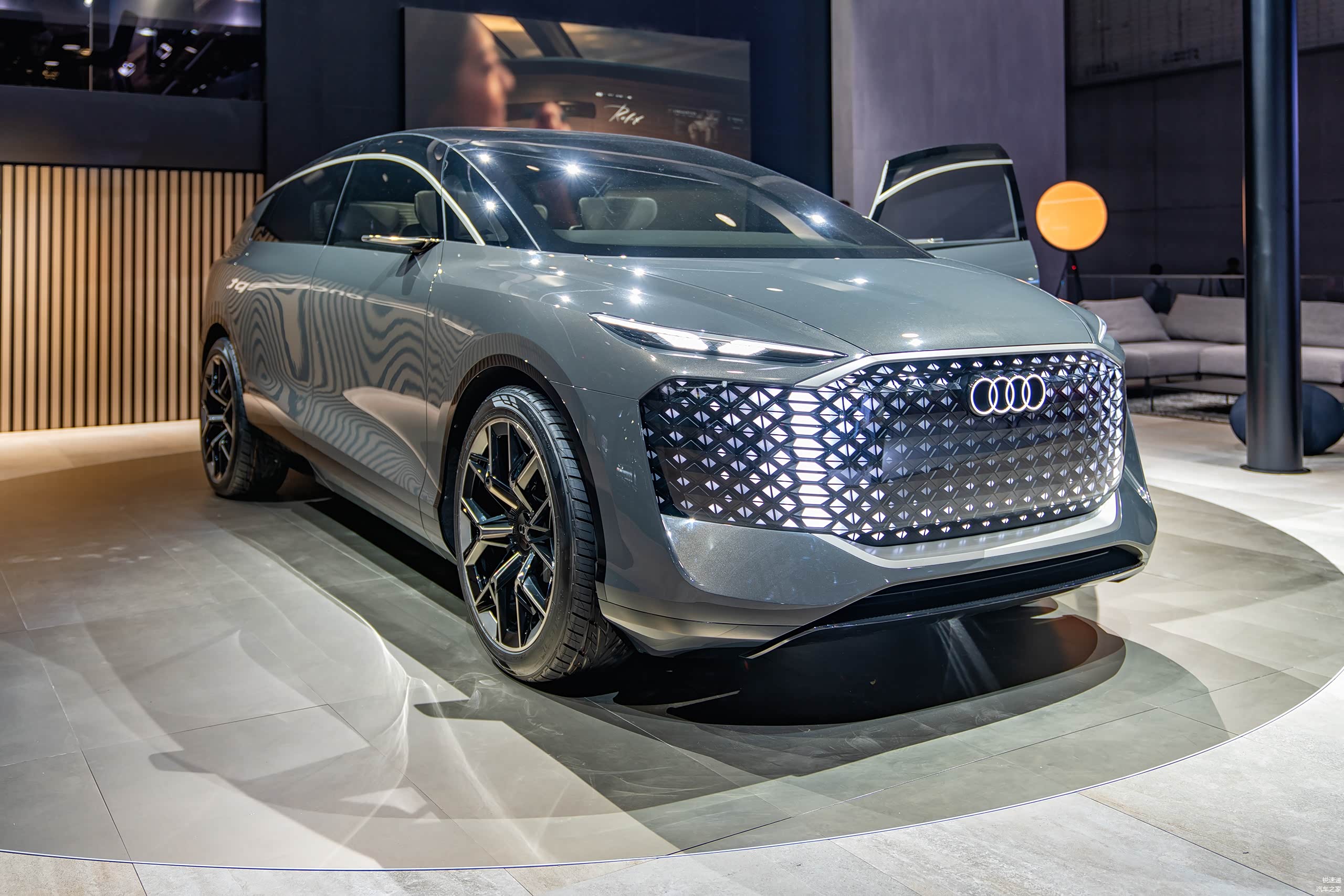 一汽奥迪展出的奥迪urbansphere纯电概念车