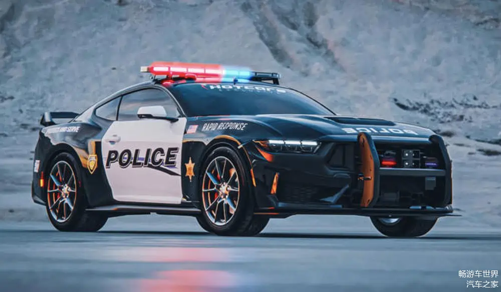 黑白配色的野马darkhorse看看警灯闪烁的威慑力