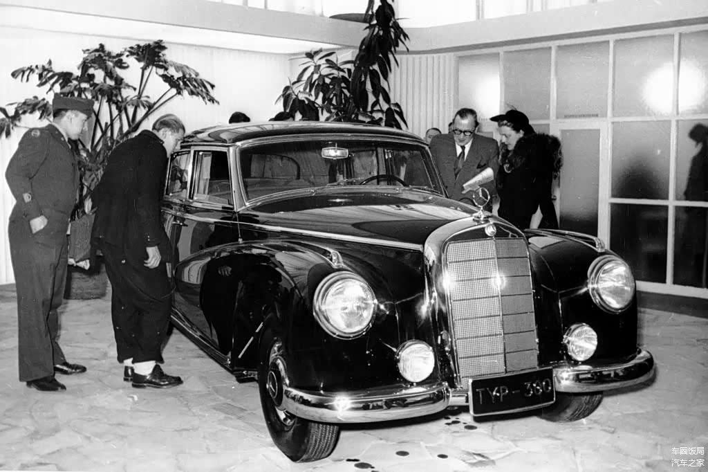 被名流围观的Mercedes-Benz 300