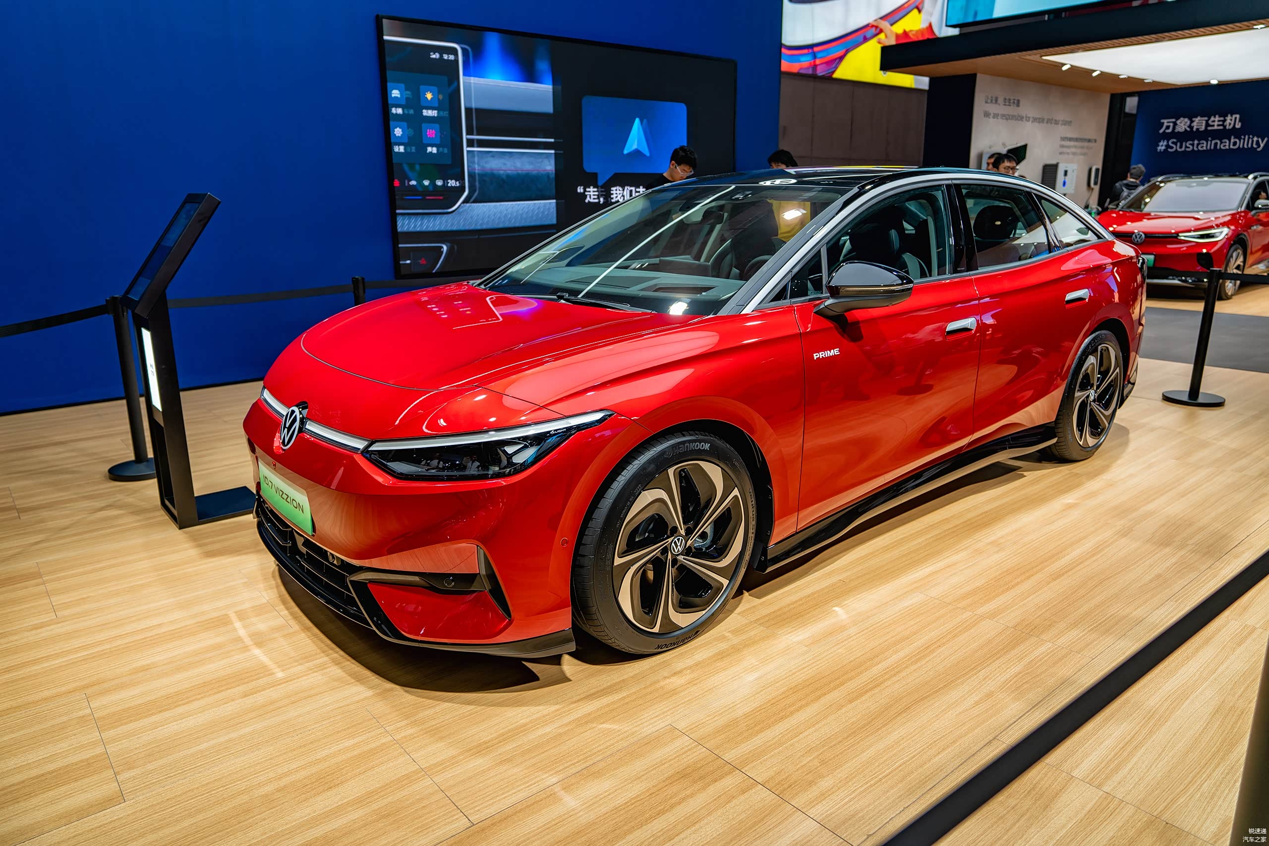 大众依然展出了旗下纯电ID系列，但旗舰轿车ID7是首次亮相，它未来将接替帕萨特成为大众中型轿车顶梁柱