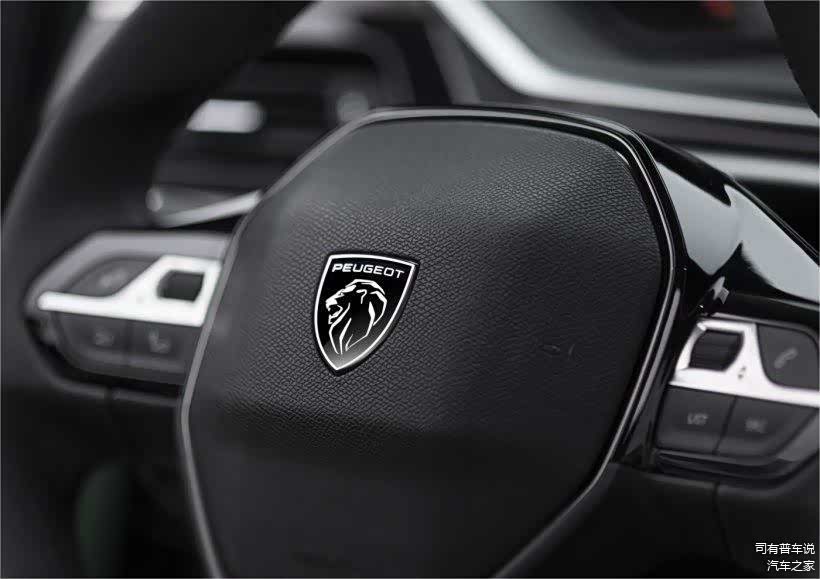 非常帅气的小方向盘，对于操控性绝对是锦上添花。