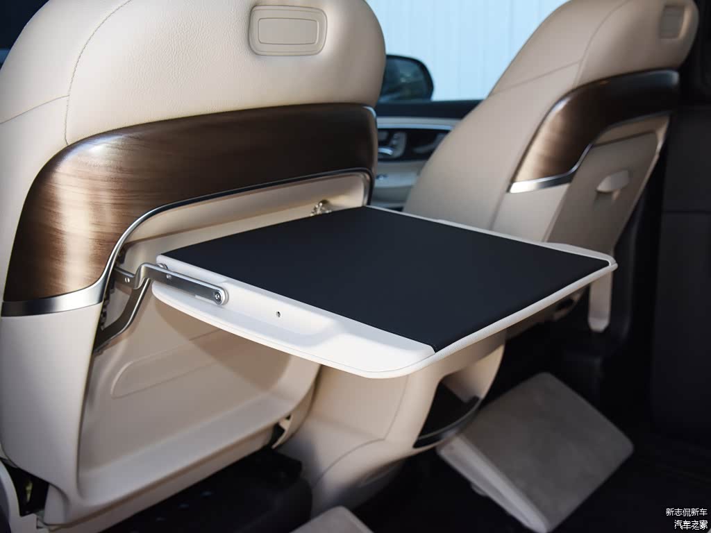 配图为V 260 L 长轴距豪华版