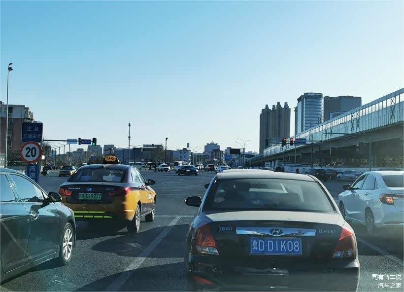 繁华的北京城和张家口有着鲜明的对比