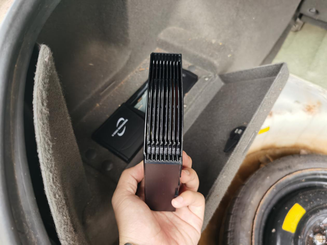 满满一机CD，通过中控的机头可以任意的切换非常方便 。