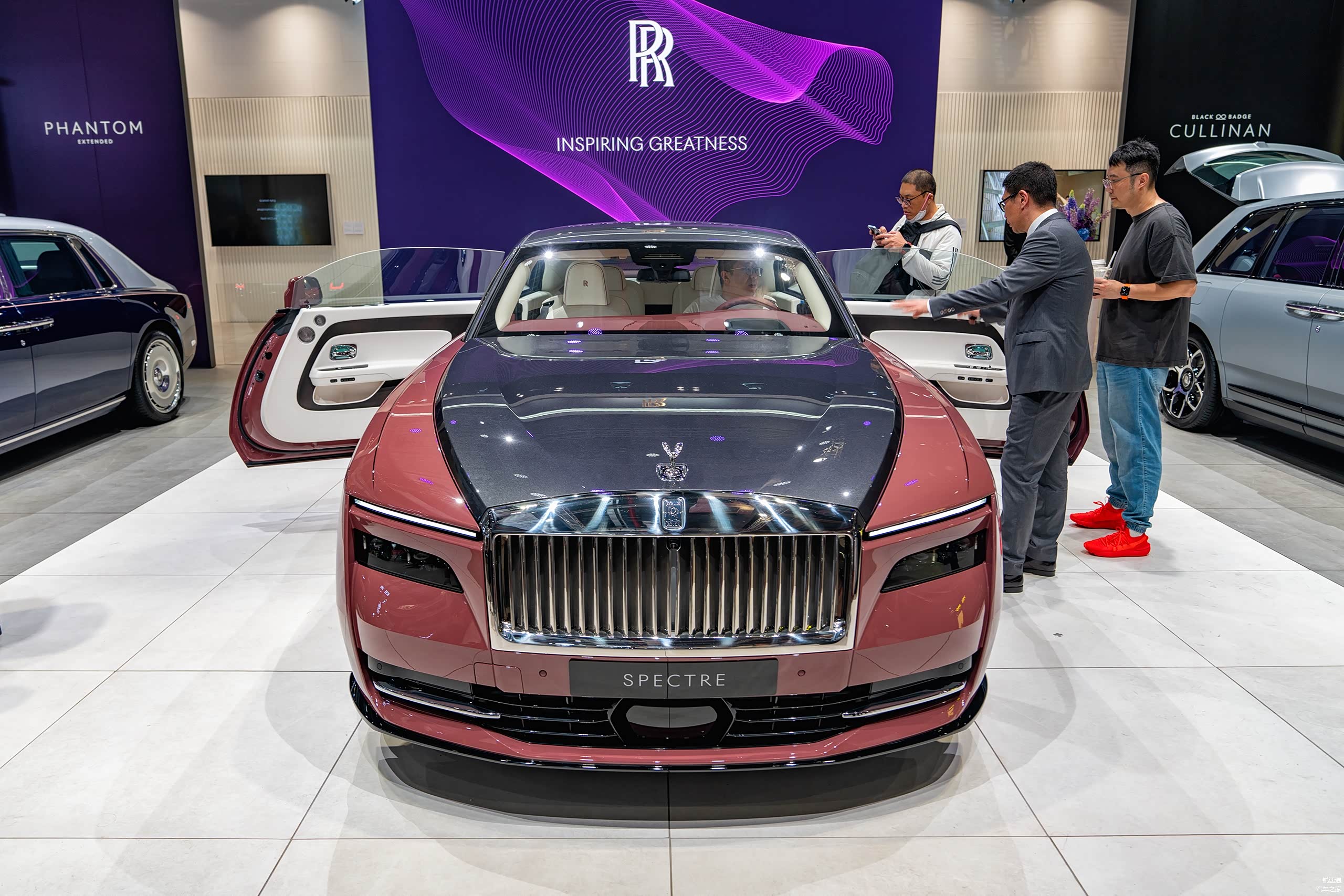 劳斯莱斯首款纯电车型SPECRE闪灵亮相
