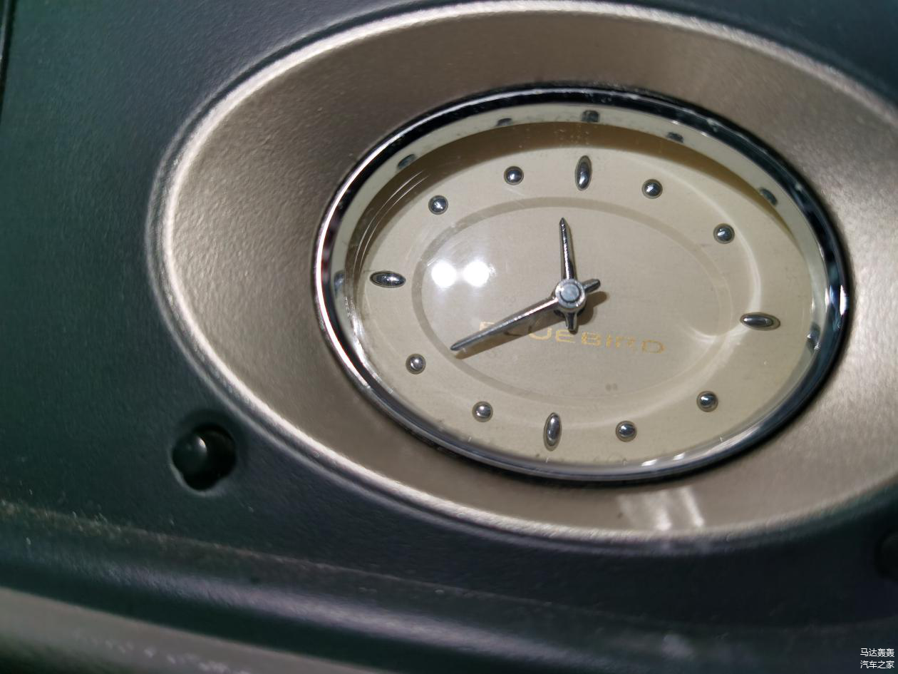 中控面板上还有这时钟表 ，这么久了时间还是准的。（可能近期调过吧！）