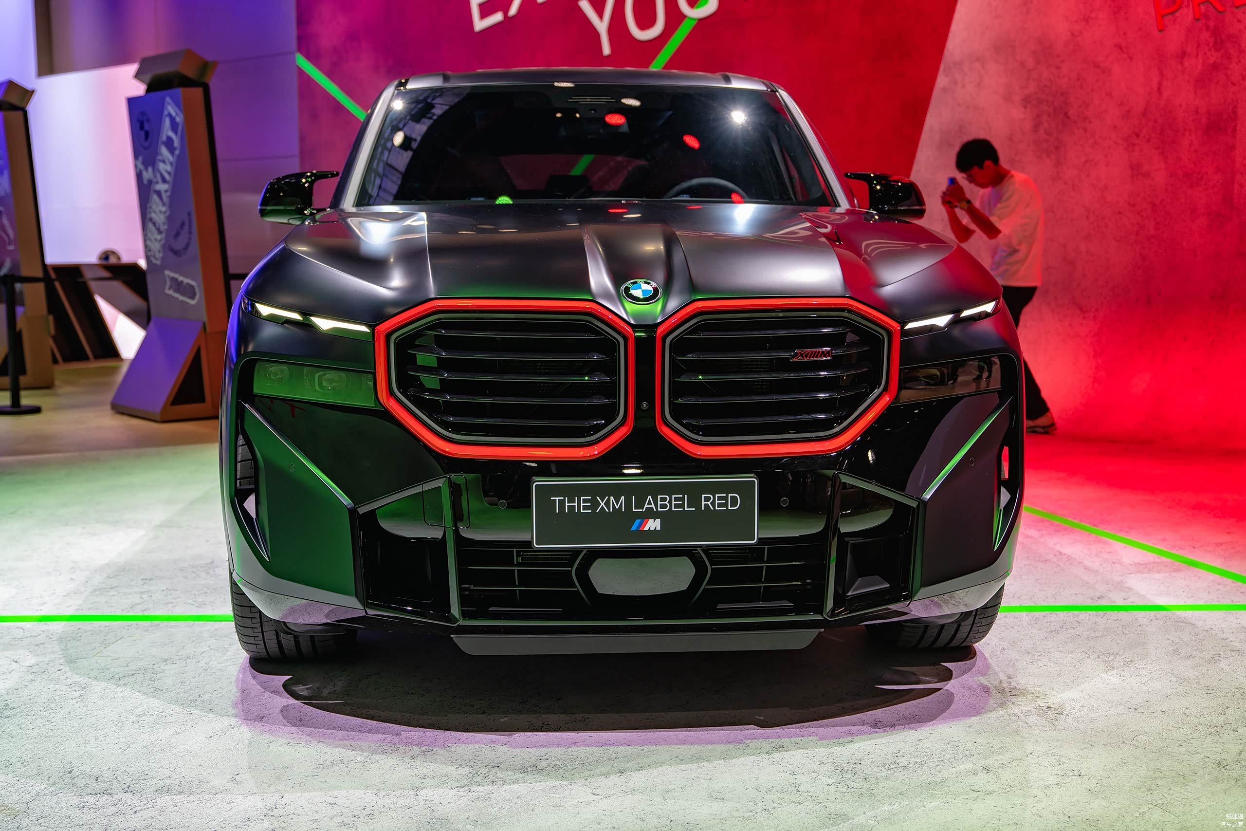 宝马最贵车型XM红标版，为4.4T加插电式混合动力