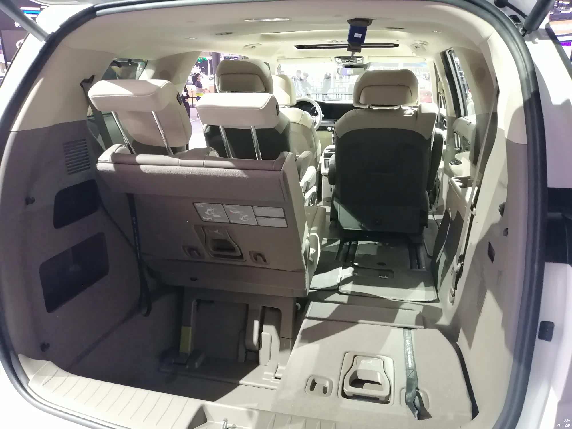 全新起亚Carnival“嘉华”