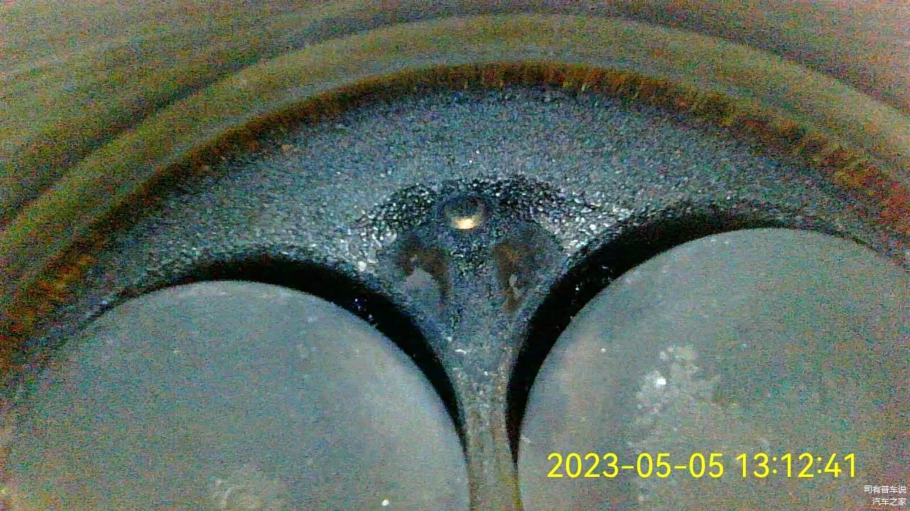 这个缸的喷油嘴周边积碳相比之下不算多