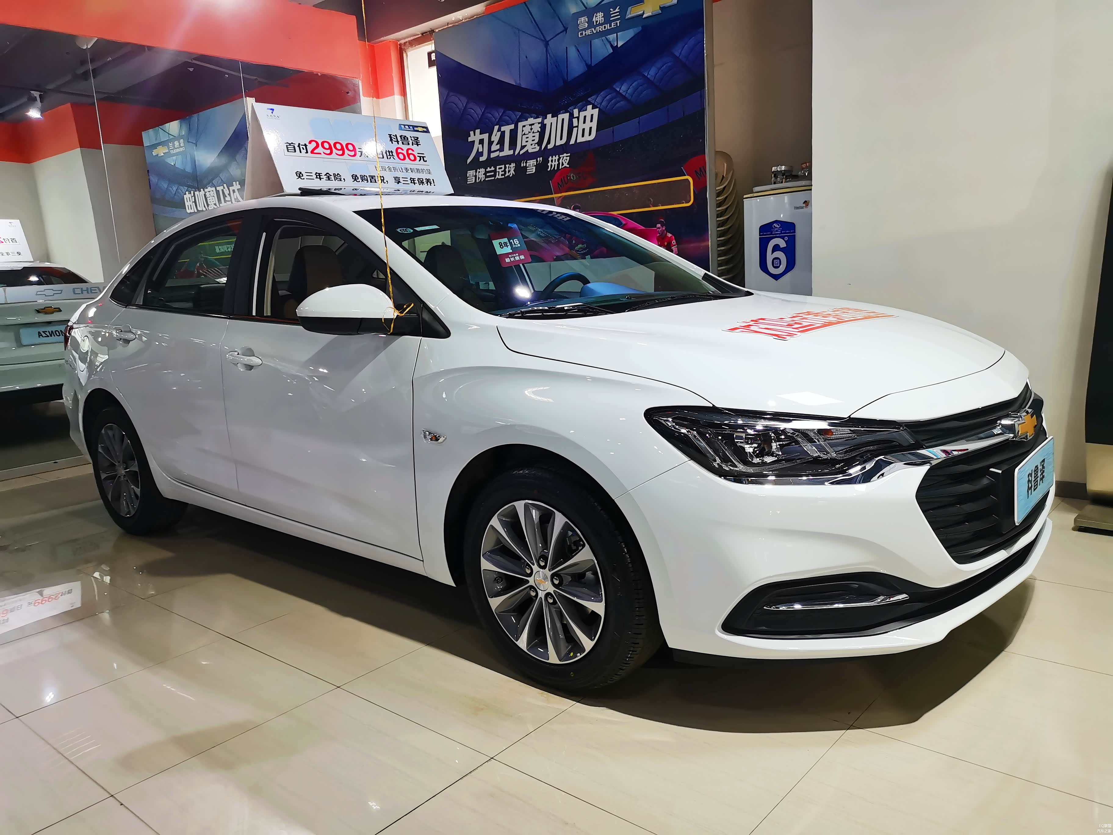 对于白色车子想必大家也都审美疲劳了吧，现在街道上10车9白！